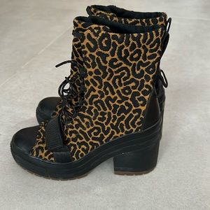 Converse boots